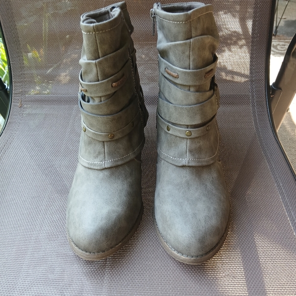 Booties - Picture 3 of 5